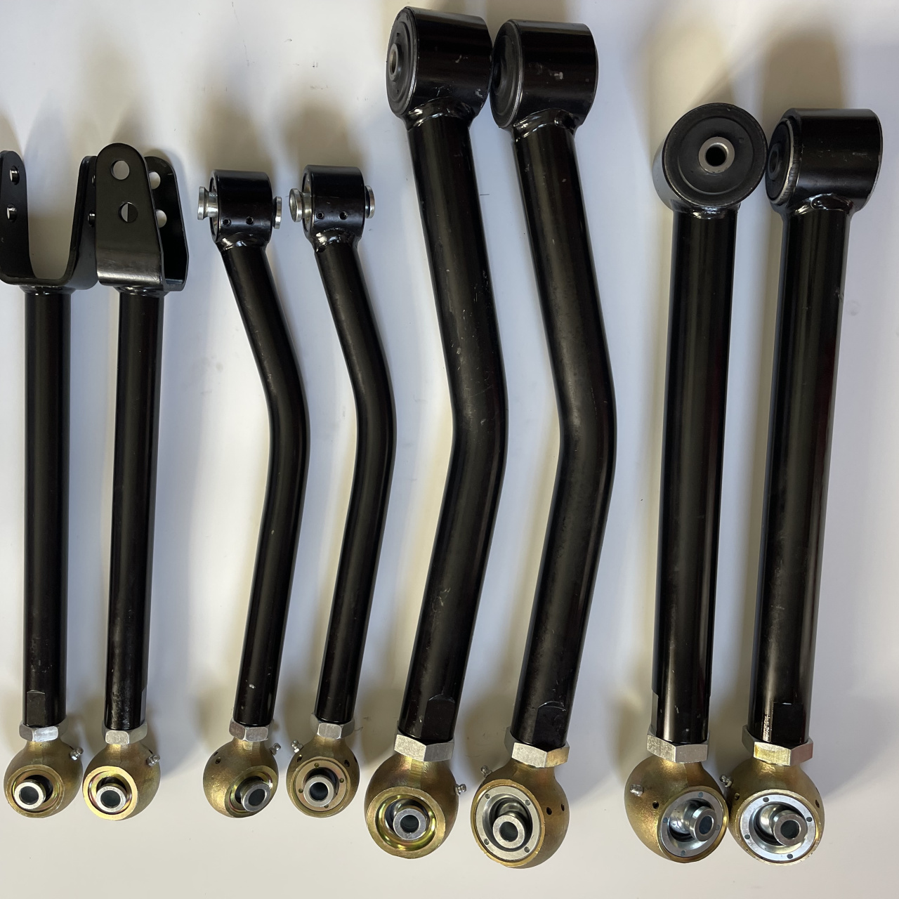 Komplet przednich i górnych dolnych i tylnych wahaczy regulowanych x-flex John Red lift 0-6'' John Red - Jeep Wrangler JK 07-18