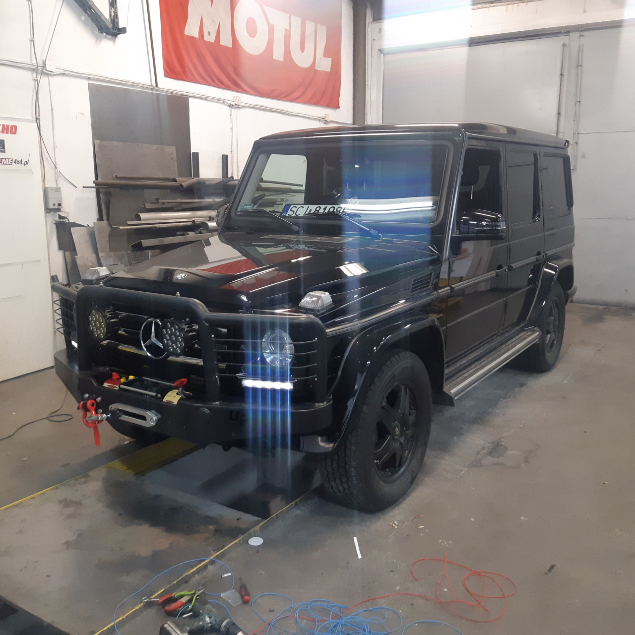 Zderzak przedni stalowy Mercedes Gelenda