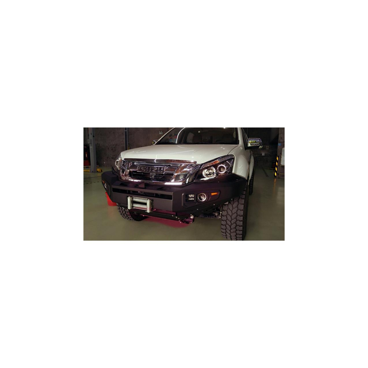 ZDERZAK PRZEDNI Z PŁYTĄ MONTAŻOWĄ ISUZU D-MAX 2012>