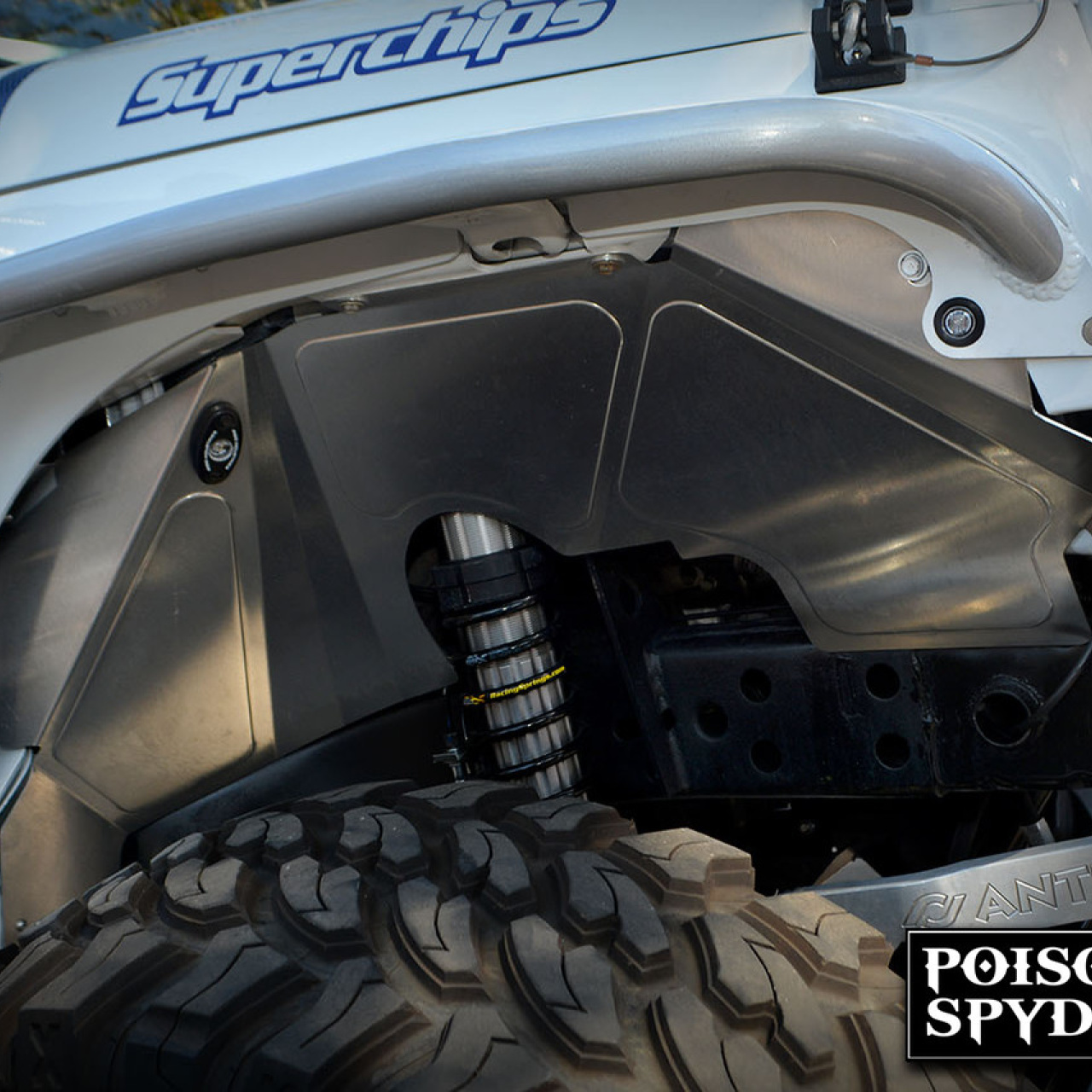 Osłony wewnętrzne błotników przednich JK