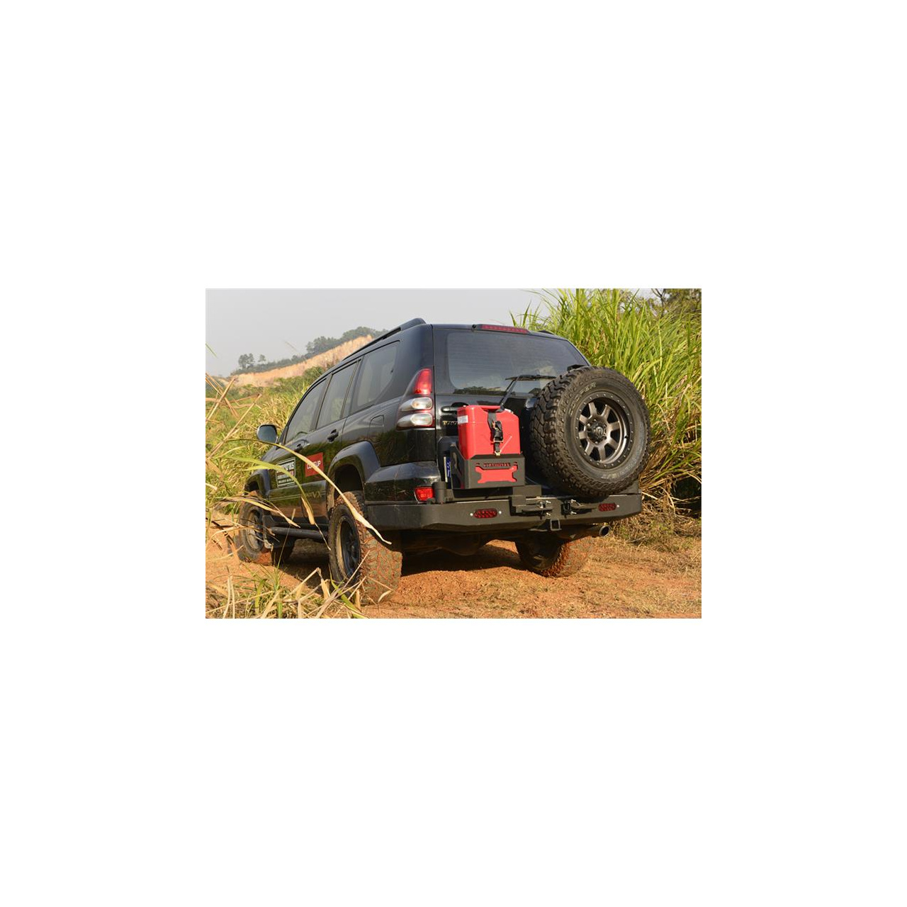 ZDERZAK TYLNY TOYOTA LC120 TYLNY Z MOCOWNIEM KOŁA ZAPASOWEGO