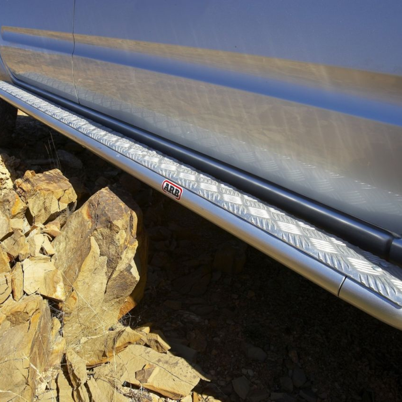 Boczne progi ochronne ARB - Volkswagen Amarok (podwójna kabina)