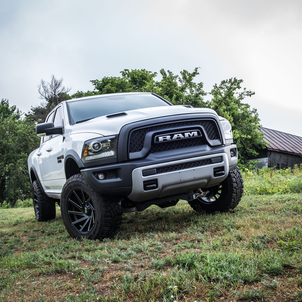 Zestaw zawieszenia Air Ride Lift 4cale BDS - Dodge Ram 1500 13-18