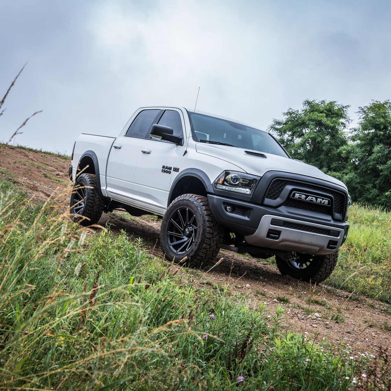 Zestaw zawieszenia Air Ride Lift 4cale BDS - Dodge Ram 1500 13-18