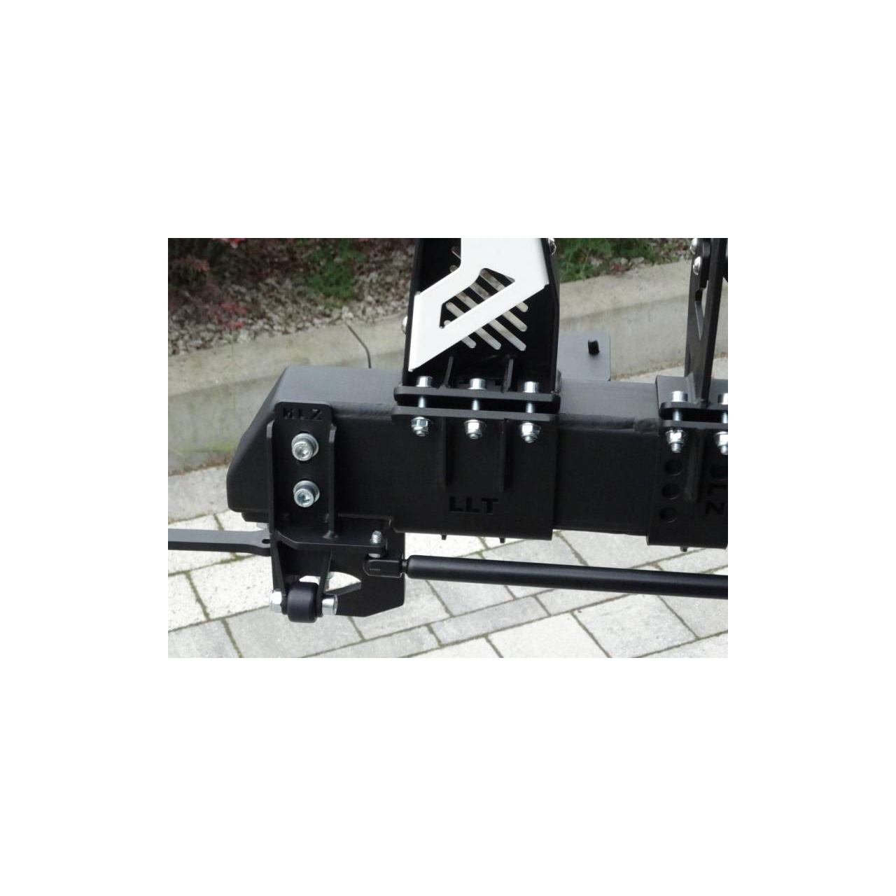 ZDERZAK TYLNY Z MOCOWANIEM KOŁA TOYOTA LC200 2007+