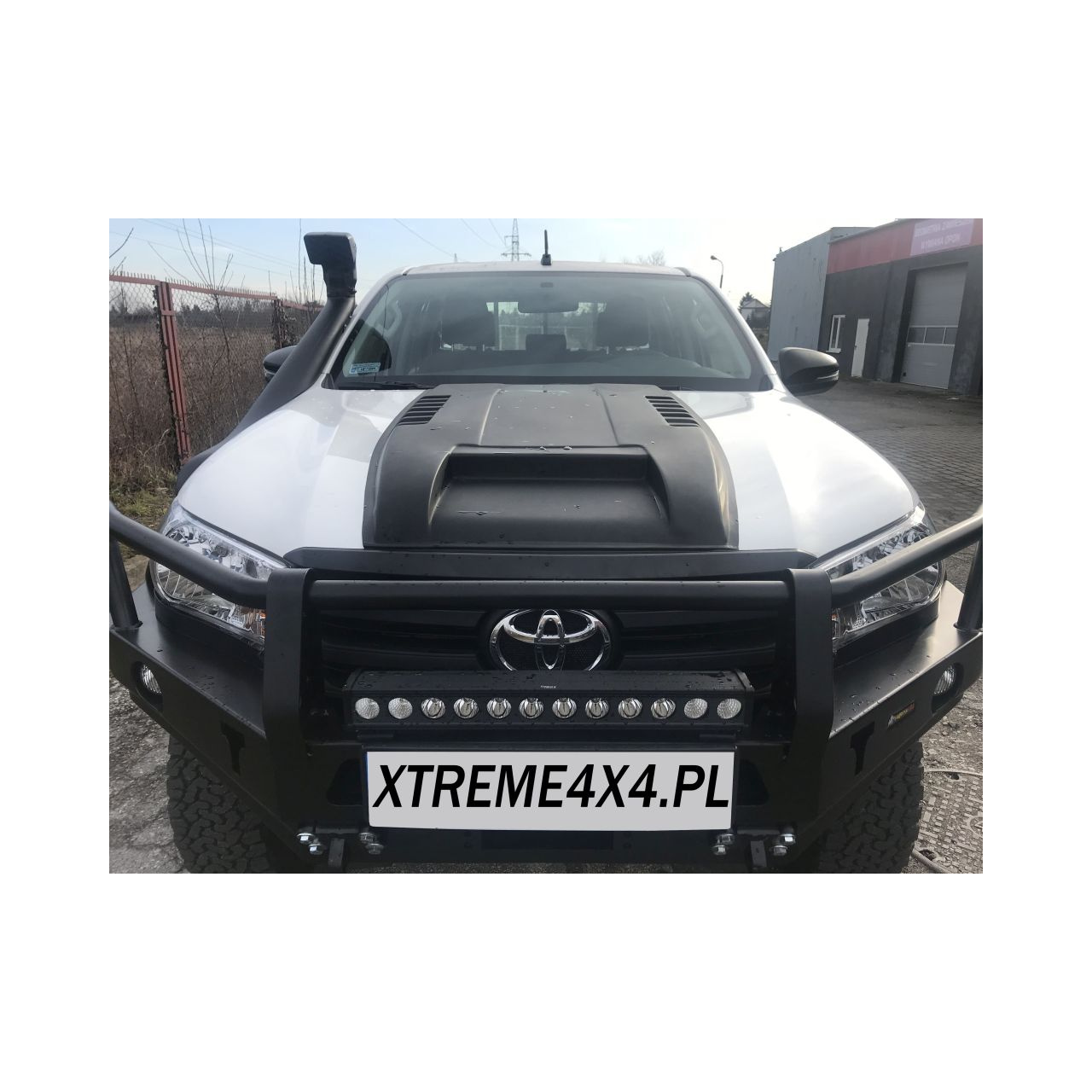 WLOT POWIETRZA NA MASKĘ TOYOTA HILUX REVO 2020-