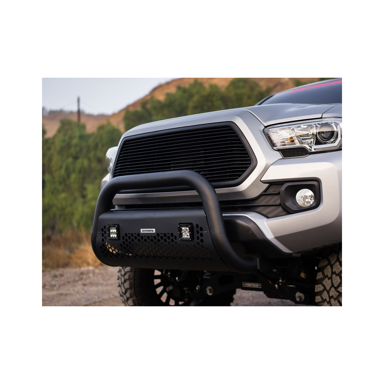 Bull Bar RC2 Dwie Lampy LED Go Rhino - Toyota Hilux 16-19