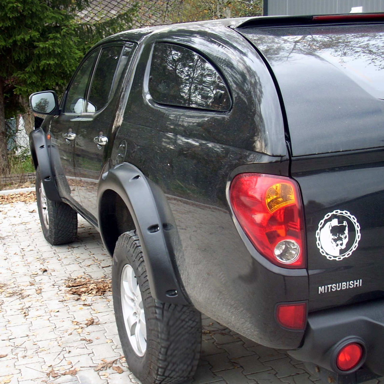 POSZERZENIA BŁOTNIKÓW 10CM MISUBISHI L200 2006 - 2015