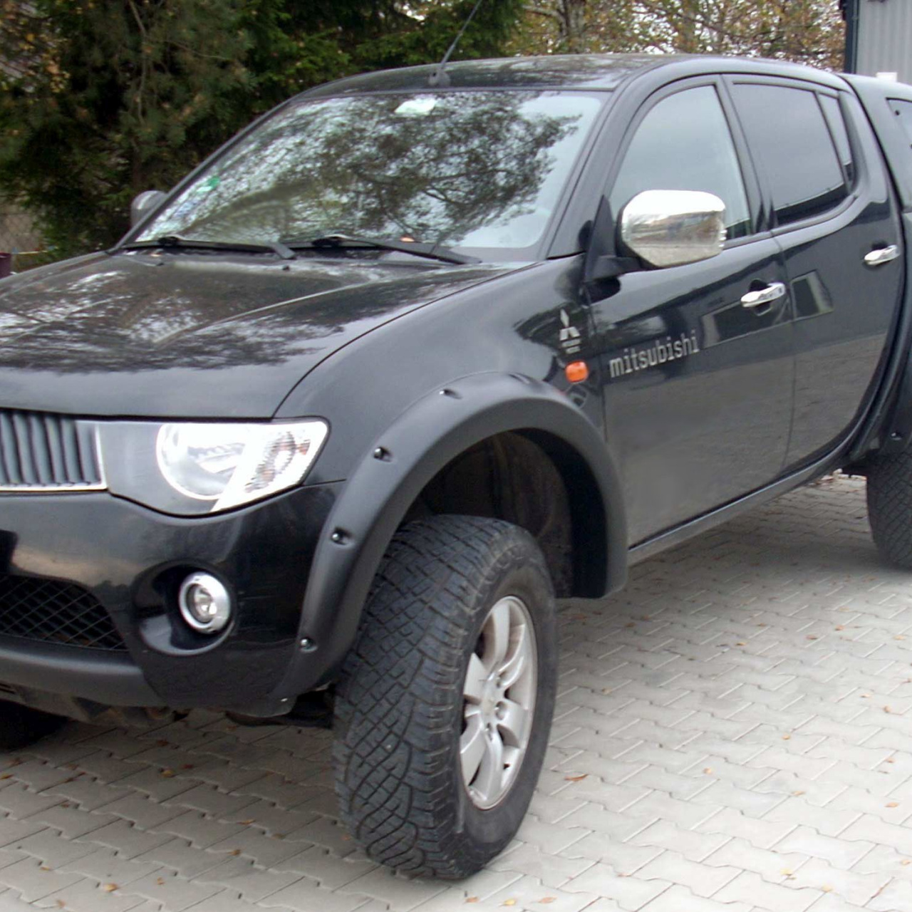 POSZERZENIA BŁOTNIKÓW 10CM MISUBISHI L200 2006 - 2015