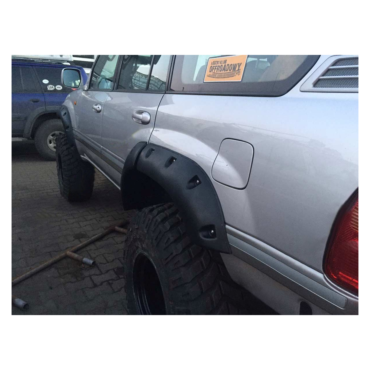 POSZERZENIA BŁOTNIKÓW 10CM TOYOYA LC100 1998-2007