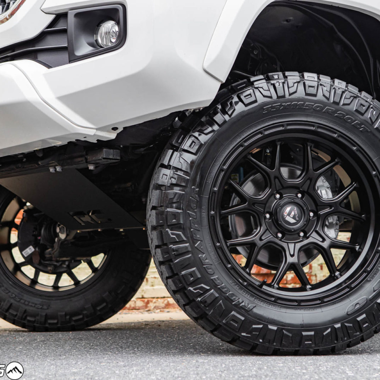 Felgi aluminiowe Fuel Tech Matte Black D670 18x9 5X150 ET 1 TOYOTA