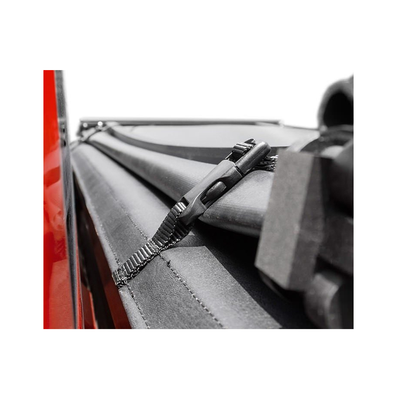 Miękka pokrywa skrzyni 5' 5" z systemem zarządzania ładunkiem Tri-Fold Rough Country - Toyota Tundra 07-