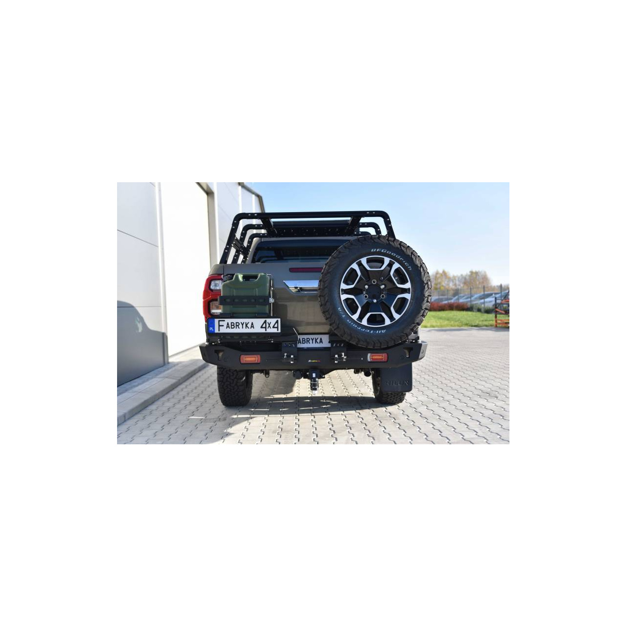 ZDERZAK TYŁ DŁUGI Z LAMPAMI LED TOYOTA HILUX REVO 2020+