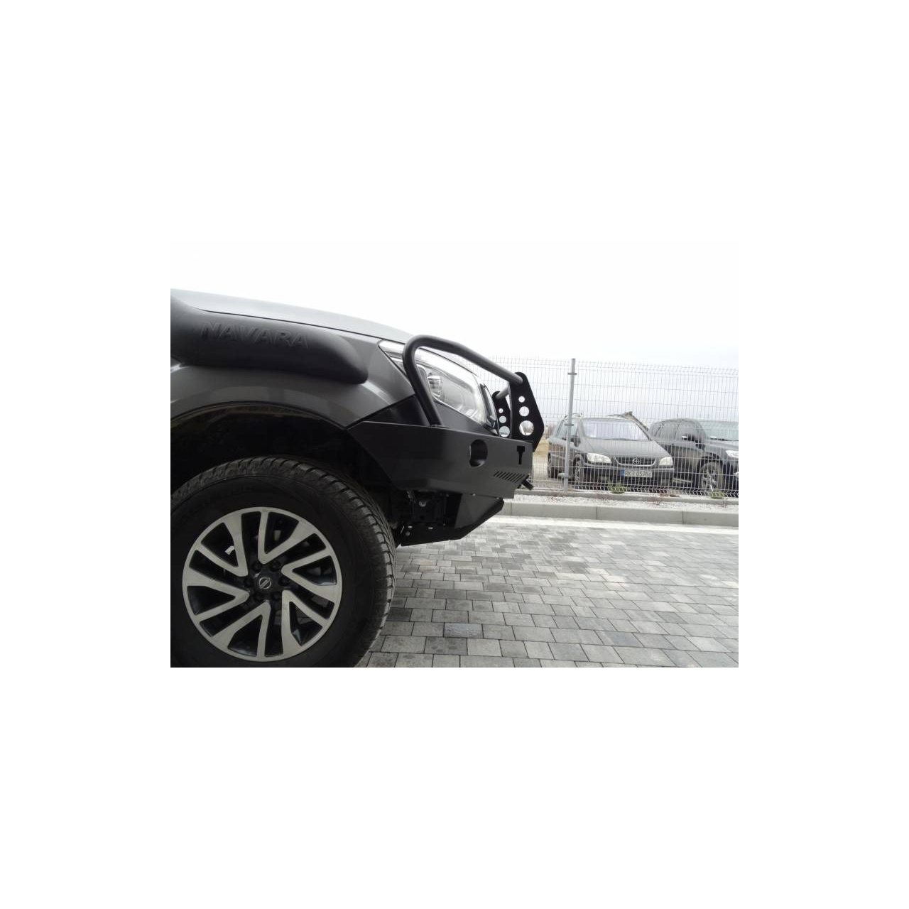 Zderzak stalowy przedni do Nissana NP-300