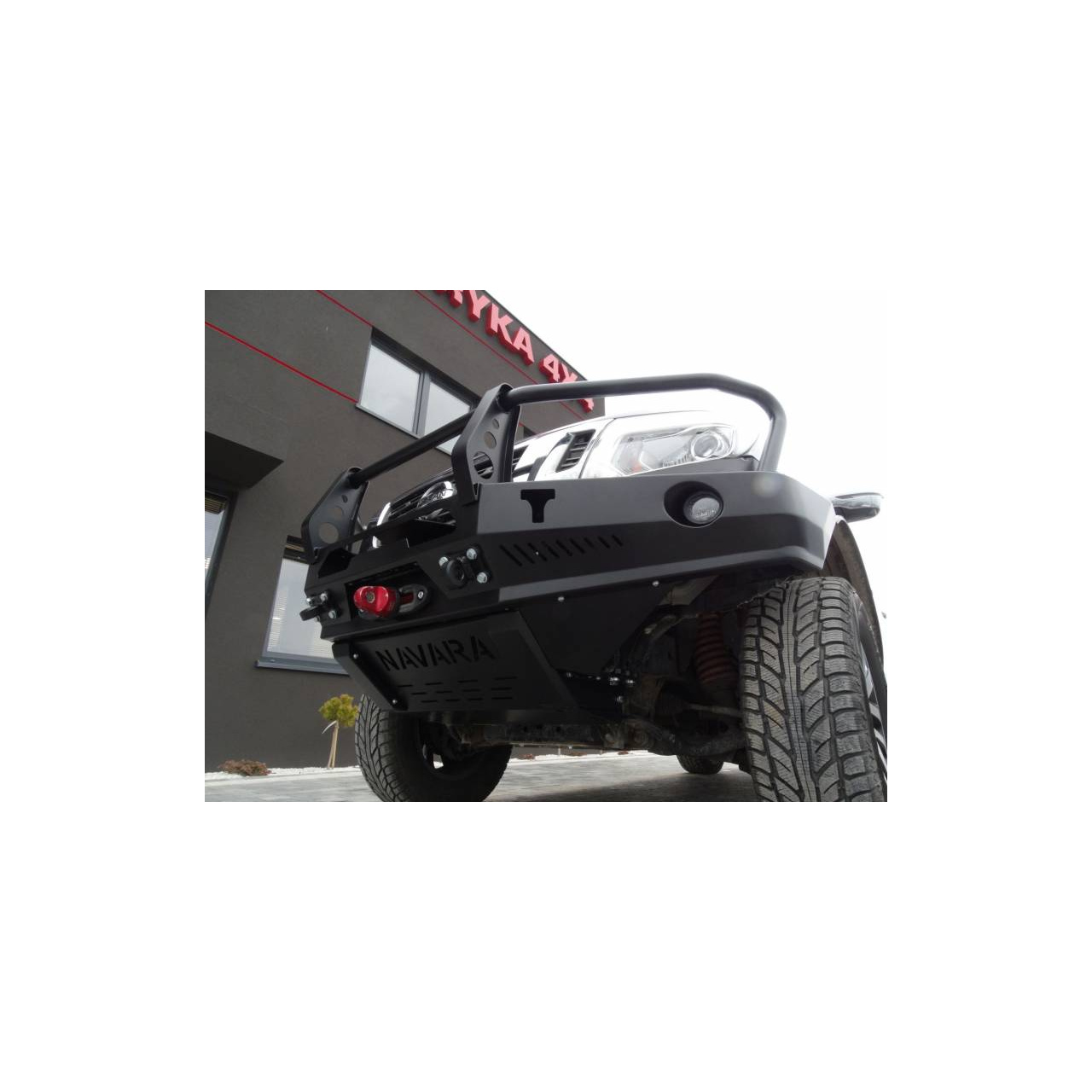 Zderzak stalowy przedni do Nissana NP-300