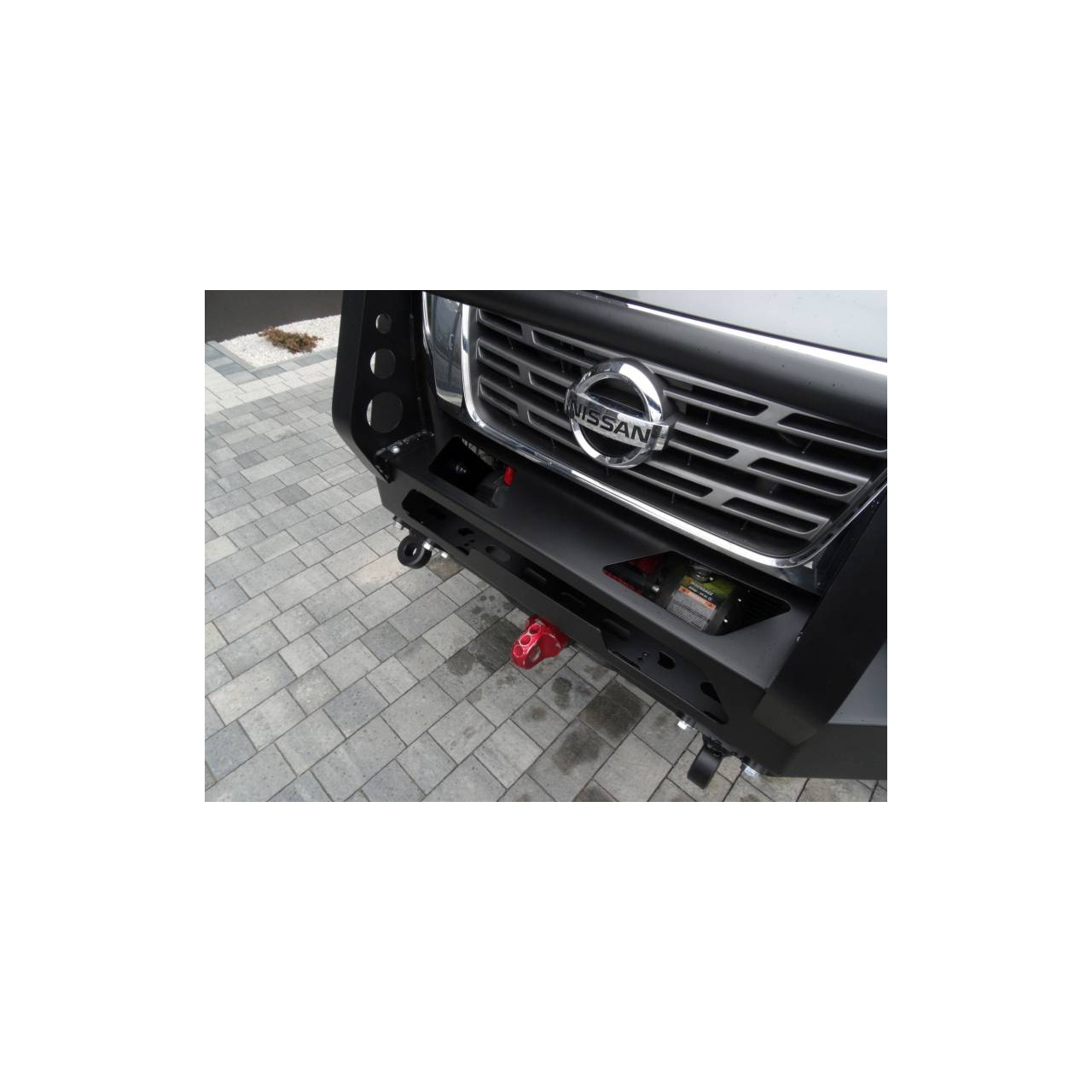 Zderzak stalowy przedni do Nissana NP-300