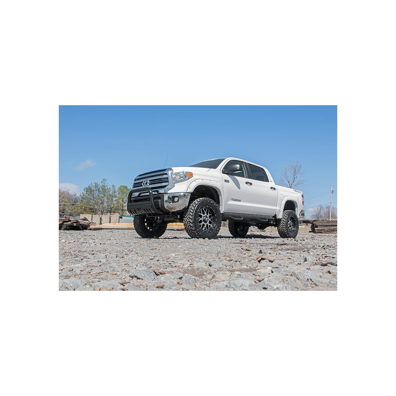 4 cale Rough Country Lift Kit Zawieszenia - Toyota Tundra 4WD 16+