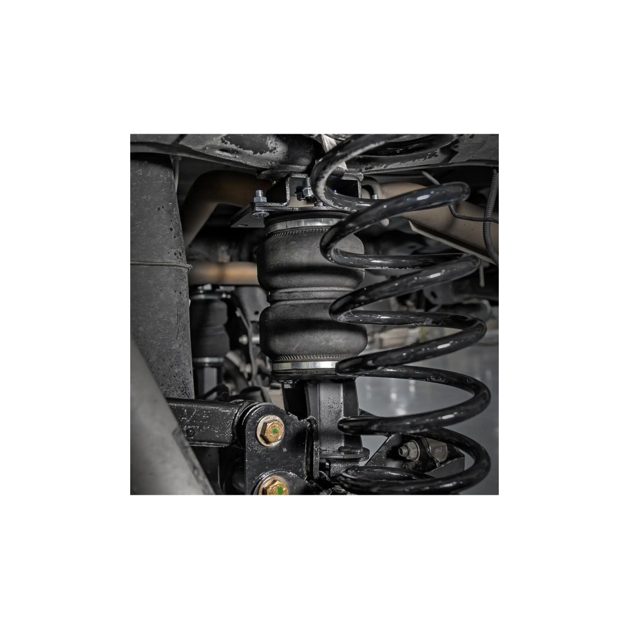 Zestaw pneumatyczny poziomujący zawieszenie tył Rough Country Lift 6"- Dodge RAM 1500 2012-18