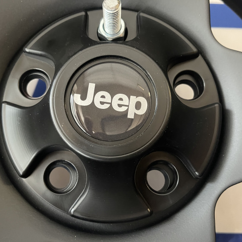 Komplet 4 sztuk dekieleków czarnych do felg o rozstawie 5x127 pod nakrętki JEEP