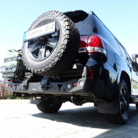 ZDERZAK TYLNY Z MOCOWANIEM KOŁA TOYOTA LC200 2007+