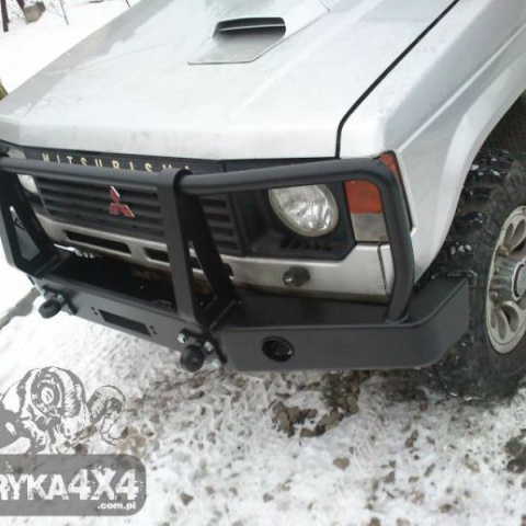 Zderzak przedni do Mitsubishi Pajero 1 82-91