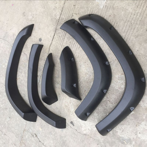 Poszerzenia błotników Toyota Hilux 106 Dual Cab